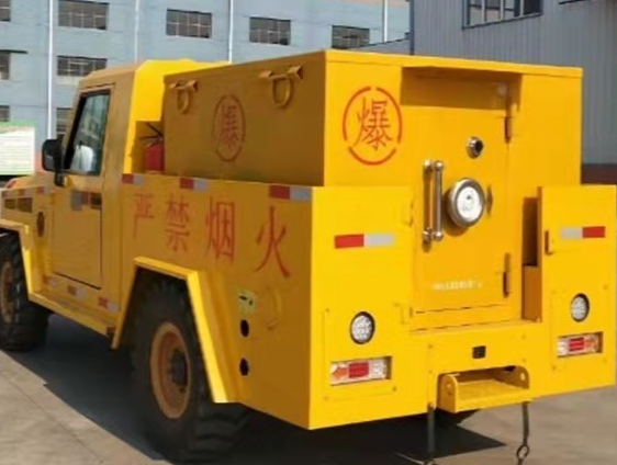 咸丰凯龙爆破器材运输车：保障爆破任务的安全运行